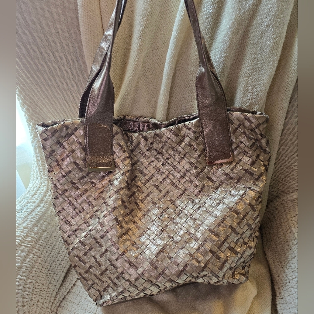 Chic Metallic Elliot Lucca Woven Tote Bag